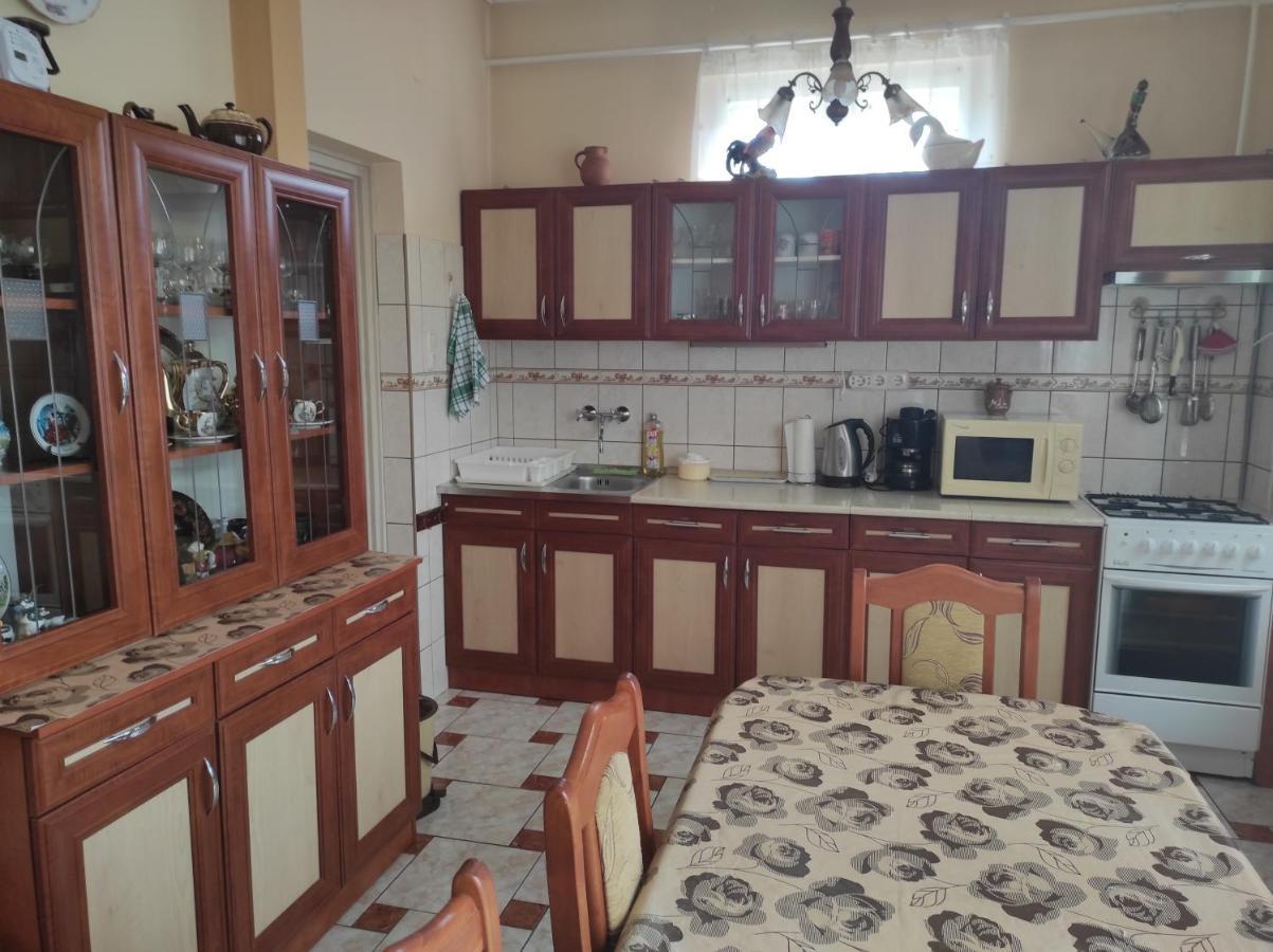 Kovacs Vendeghaz Apartment Hajduszoboszlo Bagian luar foto